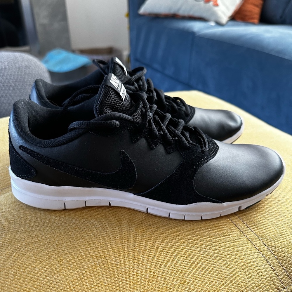 Nike Womens Flex Essential Tr Lt Running Trainers AQ8227 Sneakers Shoes 001